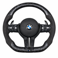 Volante BMW de fibra de carbono forjada negra